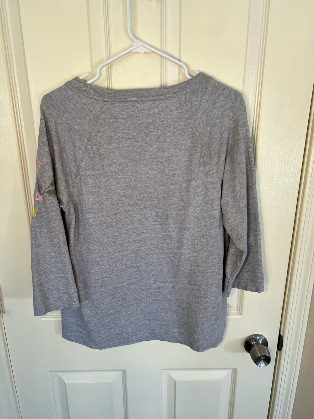 LOFT Gray Floral Embroidered Sweatshirt Top Medium 3/4 Sleeve - Picture 10 of 10